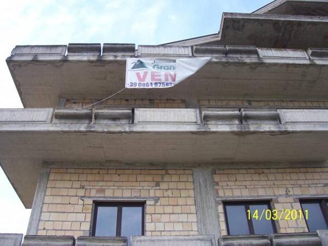 Palazzo in vendita a Colledara, Abruzzo