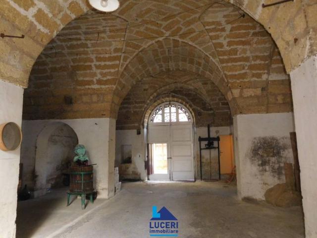 Palazzo in vendita a Puglia, Lecce