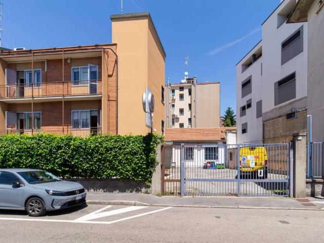 Palazzo in vendita a San Giuliano Monzese, Cologno Monzese