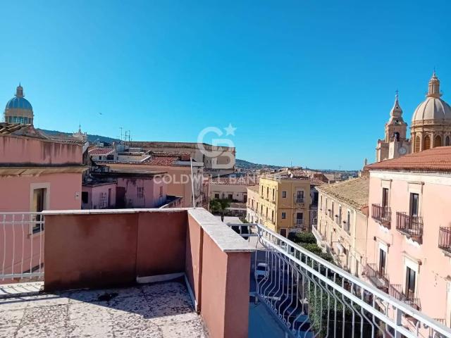Palazzo in vendita a Comiso