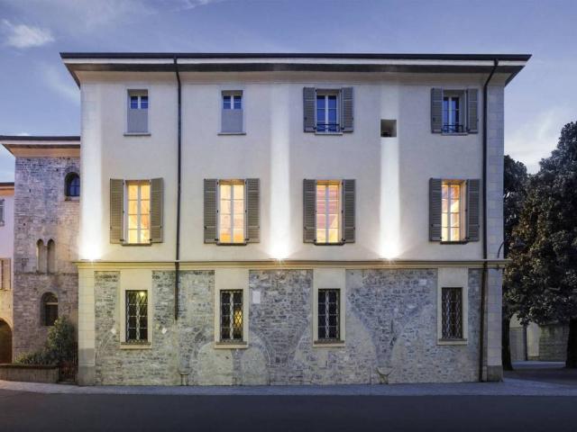 Palazzo in vendita a Sant'Agostino, Como