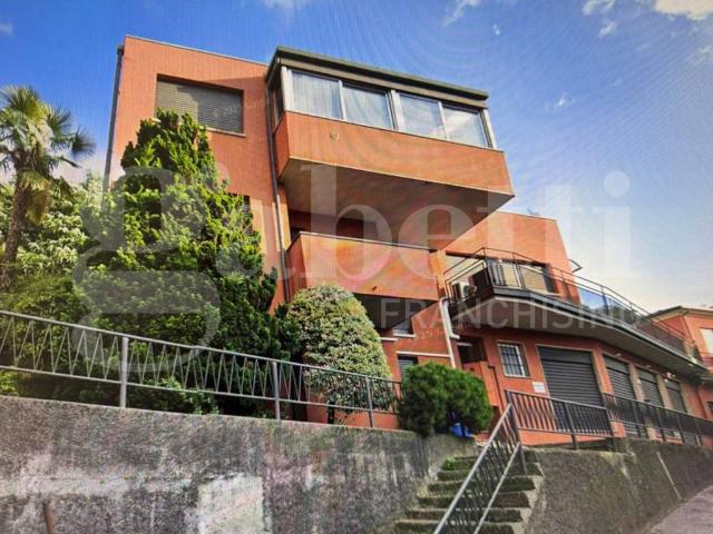 Palazzo in vendita a Muggiò, Como