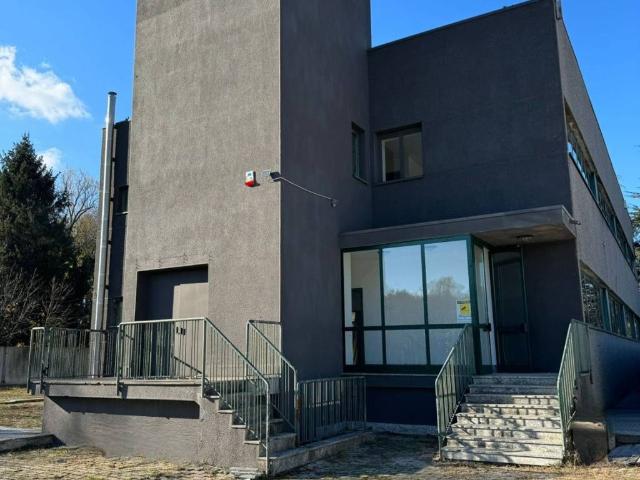 Palazzo in vendita a Prestino, Como