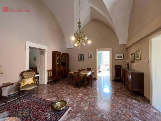 Palazzo in vendita a Puglia, Lecce