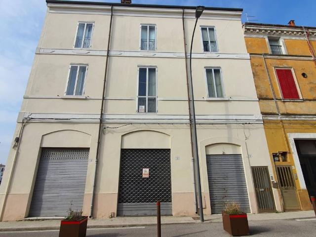 Palazzo in vendita a Unione Terre e Fiumi, Copparo