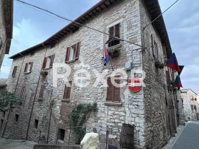 Palazzo in vendita a Chiugiana, Corciano