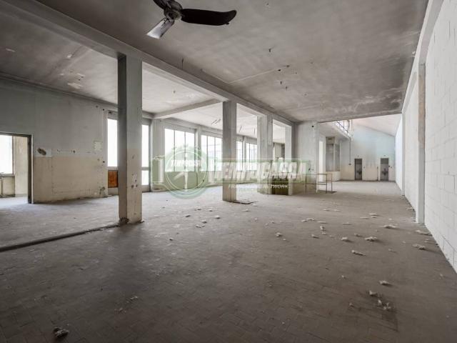 Palazzo in vendita a Cornate d'Adda, Monza e della Brianza
