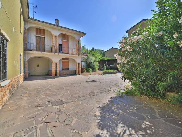 Palazzo in vendita a Cornate D'adda, Lombardia