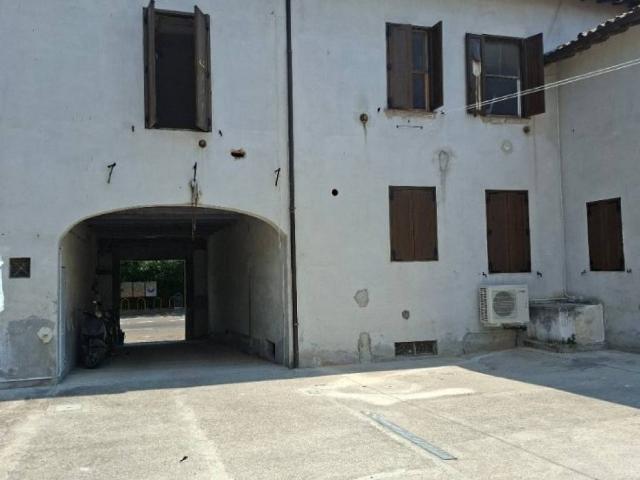 Palazzo in vendita a Pianura Reggiana, Re