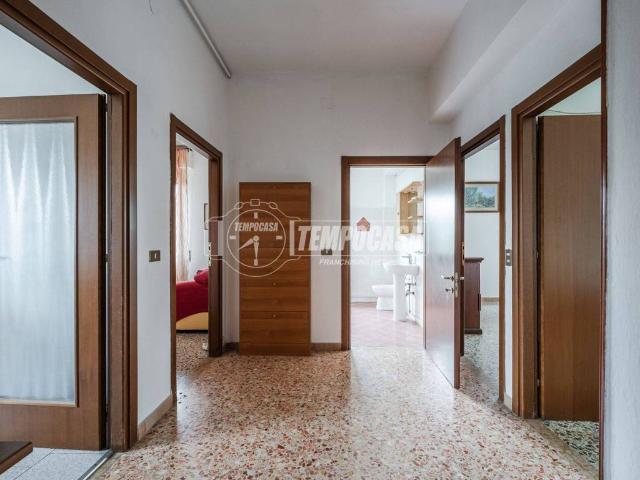 Palazzo in vendita a Pianura Reggiana, Re