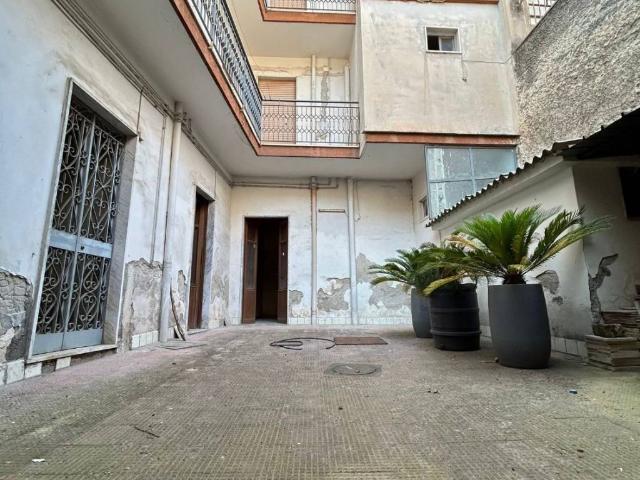 Palazzo in vendita a Crispano, Napoli
