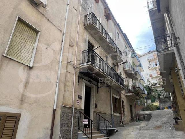 Palazzo in vendita a Mirto, Calabria