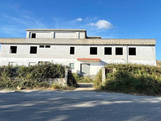 Palazzo in vendita a Calabria, Crotone