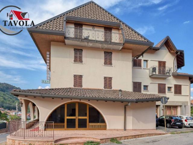 Palazzo in vendita a Cavagnano, Cuasso al Monte