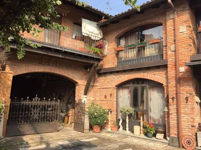 Palazzo in vendita a Cucciago, Lombardia