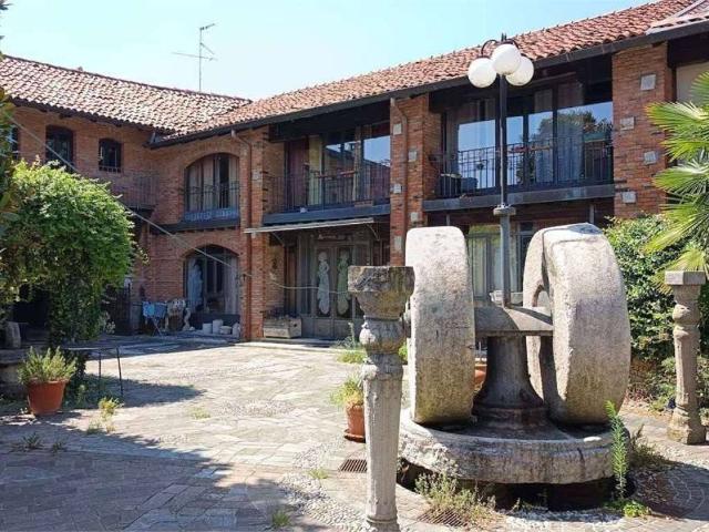 Palazzo in vendita a Cucciago, Lombardia
