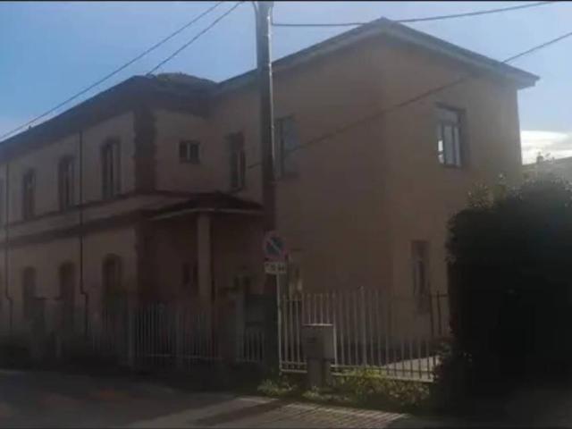 Palazzo in vendita a Tetto Bovis, Piemonte