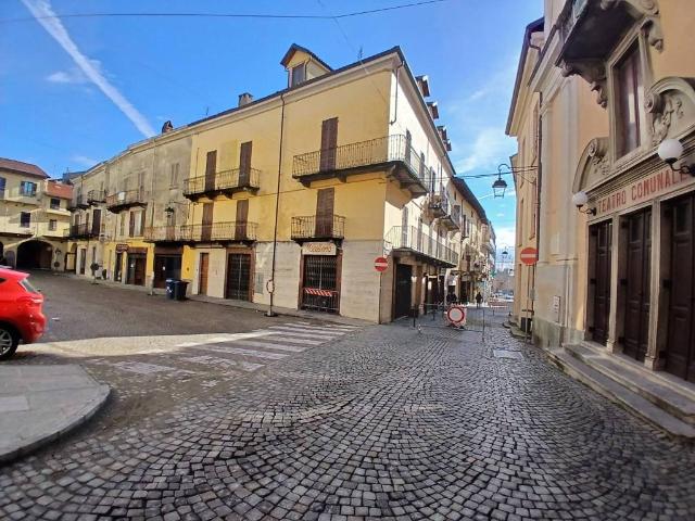 Palazzo in vendita a Cuorgnè, Torino