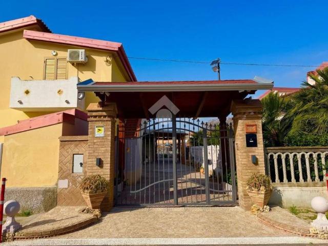 Palazzo in vendita a Calabria, Crotone