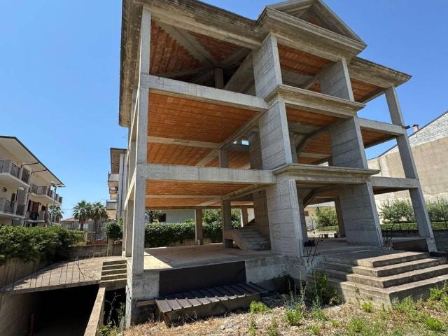 Palazzo in vendita a Calabria, Crotone