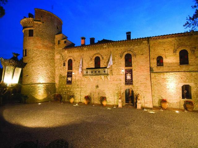 Palazzo in vendita a Castelleone, Deruta