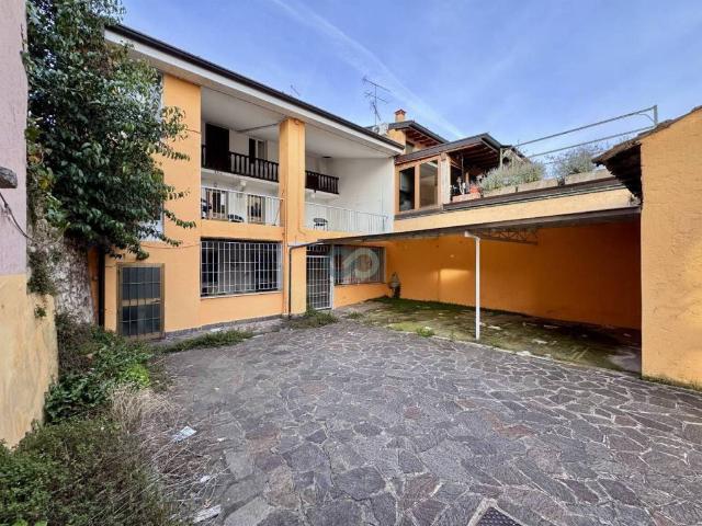 Palazzo in vendita a Desenzano Del Garda, Lombardia