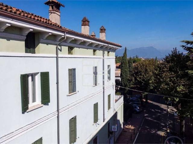 Palazzo in vendita a Desenzano del Garda, Brescia