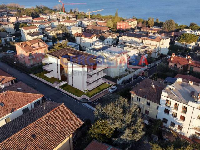 Palazzo in vendita a Desenzano Del Garda, Lombardia