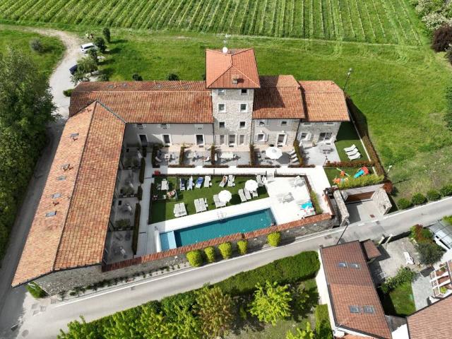 Palazzo in vendita a Desenzano Del Garda, Lombardia