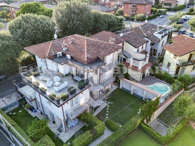 Palazzo in vendita a Desenzano Del Garda, Lombardia