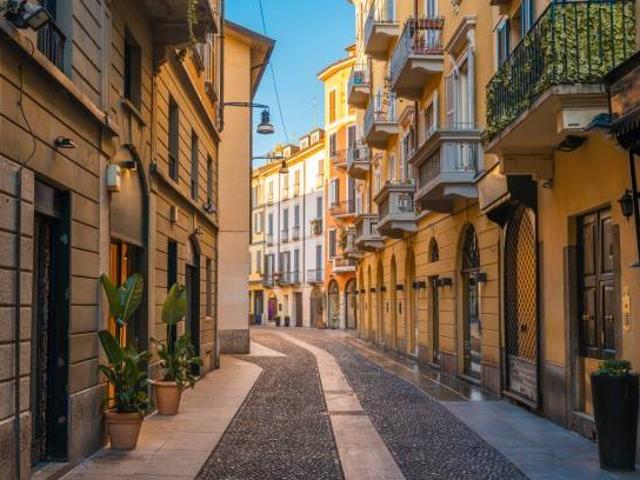 Palazzo in vendita a Desenzano Del Garda, Lombardia