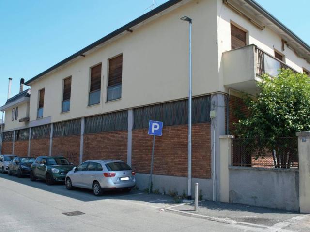 Palazzo in vendita a Spaccone, Desio
