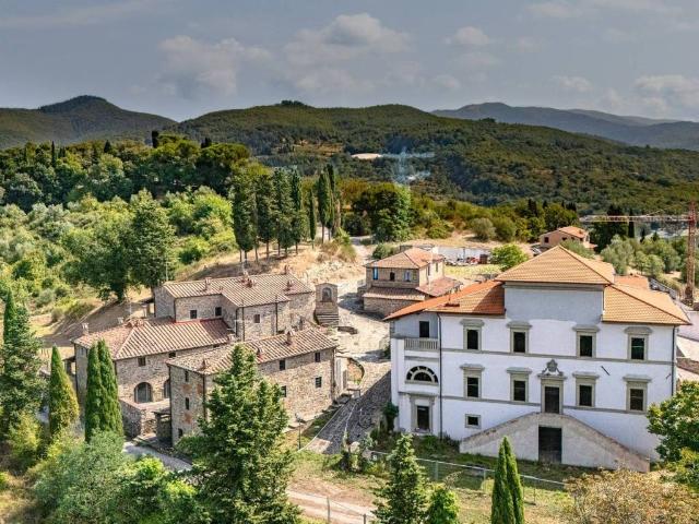 Palazzo in vendita a Dicomano, Toscana