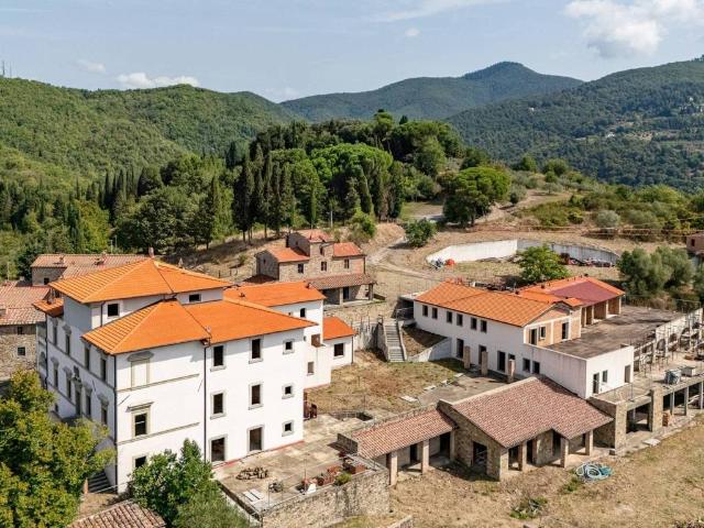Palazzo in vendita a Dicomano, Toscana