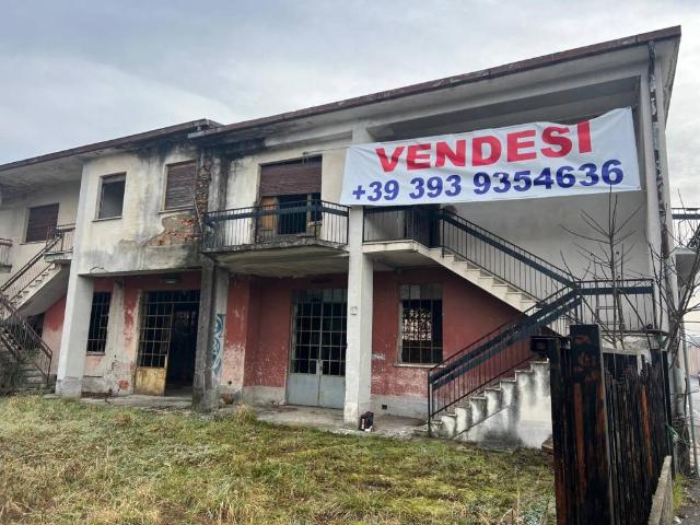 Palazzo in vendita a Cassina Mariaga, Erba