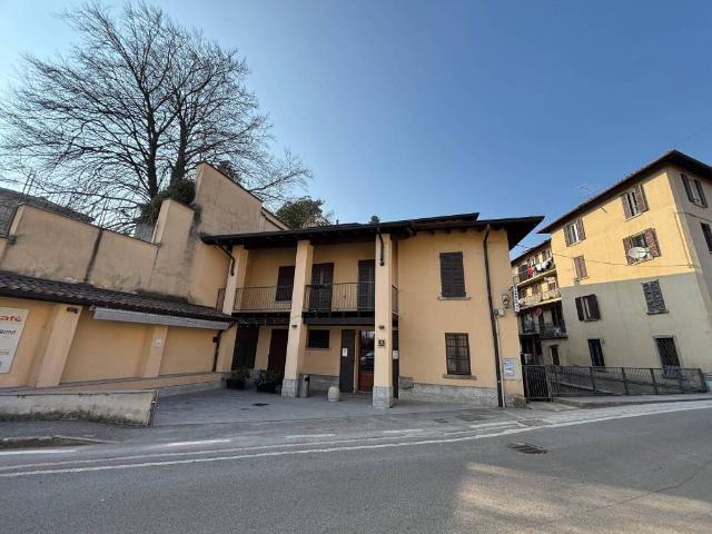Palazzo in vendita a Crevenna, Erba