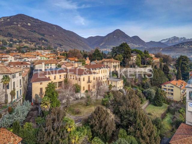 Palazzo in vendita a Crevenna, Erba
