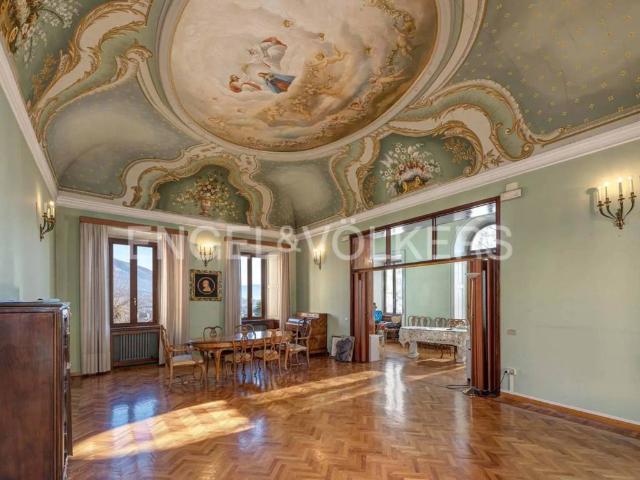 Palazzo in vendita a Crevenna, Erba