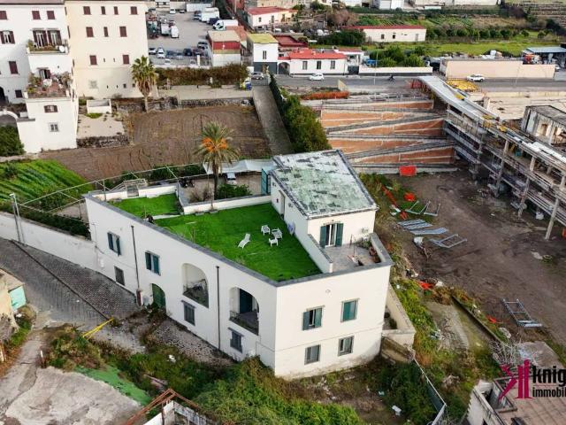Palazzo in vendita a Ercolano, Campania