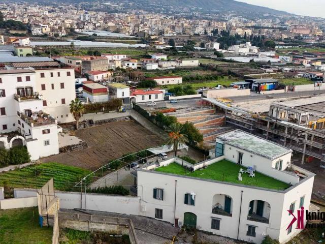 Palazzo in vendita a Ercolano, Campania