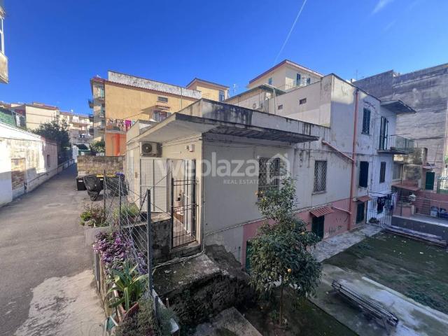 Palazzo in vendita a Ercolano, Campania