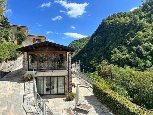 Palazzo in vendita a Fabbriche di Vallico, Fabbriche di Vergemoli
