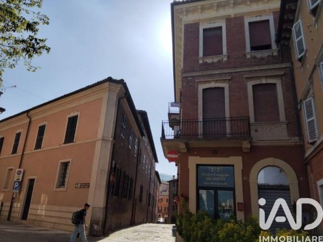 Palazzo in vendita a Centro, Marche