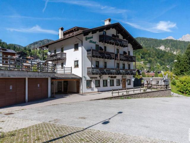 Palazzo in vendita a Villotta, Falcade