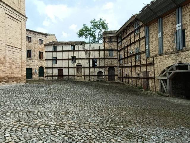 Palazzo in vendita a Villa Vitali, Marche