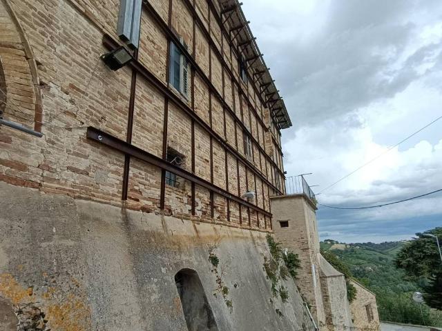 Palazzo in vendita a Villa Vitali, Marche