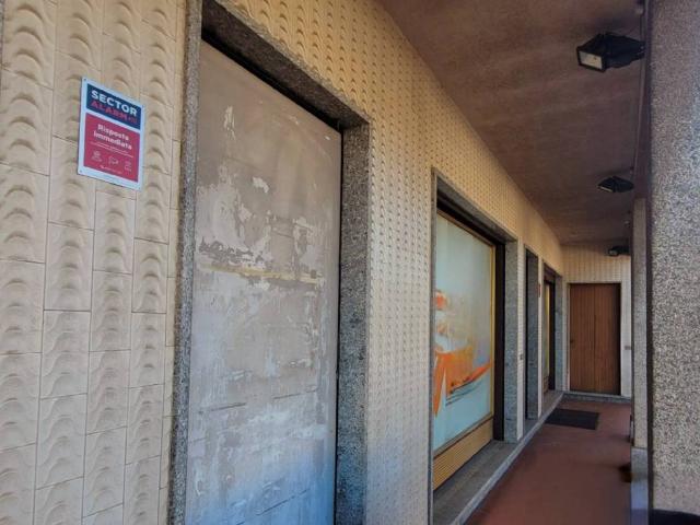 Palazzo in vendita a Ferno, Varese