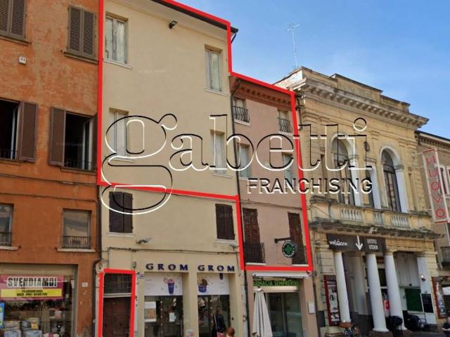 Palazzo in vendita a Centro storico, Ferrara