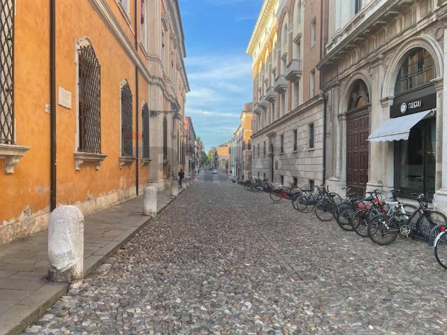 Appartamento in vendita a Centro cittadino, Ferrara