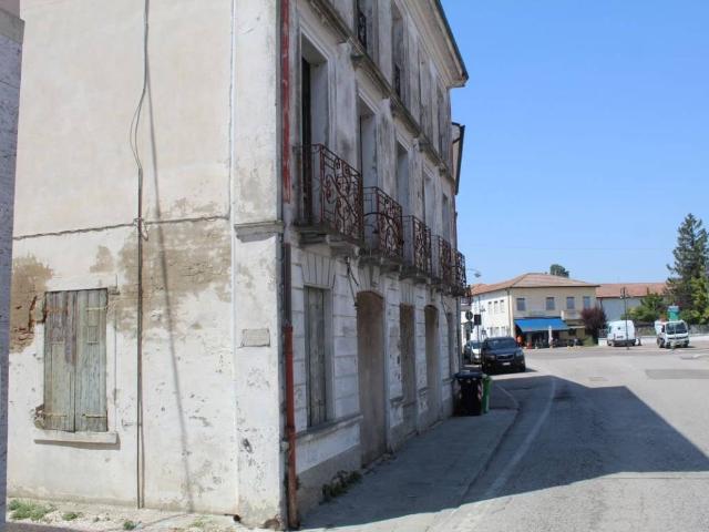 Palazzo in vendita a Fiesso Umbertiano, Rovigo